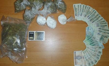Policjanci zatrzymali trzy osoby i skonfiskowali kilogram narkotyków