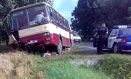 Wypadek autobusu z osobówką pod Stalową Wolą. Zginęła rowerzystka