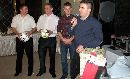 Astra Piekoszów zorganizowała bal dla zawodników oraz działaczy. Gościem był Włodzimierz Małowiejski