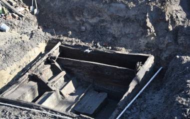 Pozostałości drewnianej mykwy odnalezionej przez archeologów na bulwarach w Oświęcimiu mogą liczyć nawet 400 lat!
