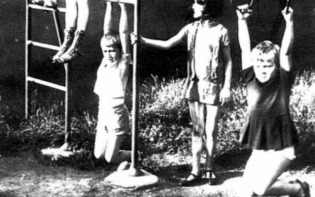 Pamiętacie cały dzień zabaw przy trzepaku? Tak wyglądały wakacje w czasach PRL