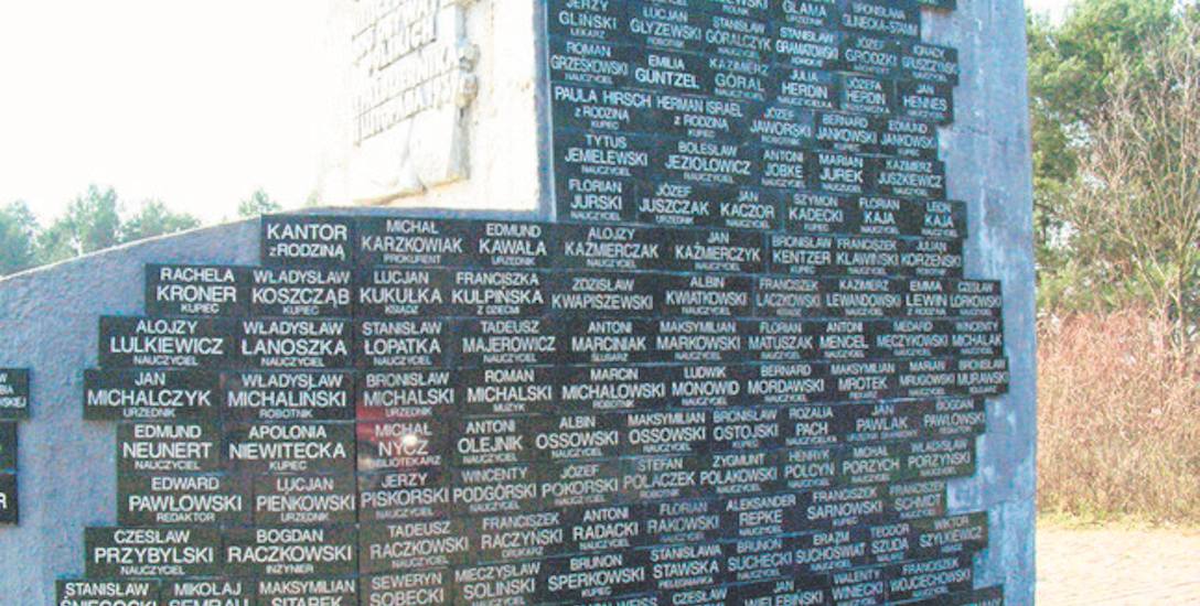 W 2015 r. staraniem Miejskiego Komitetu Ochrony Pamięci Walk i Męczeństwa (przestał istnieć 1 sierpnia br.) na  pomniku w „Dolinie Śmierci” wymieniono