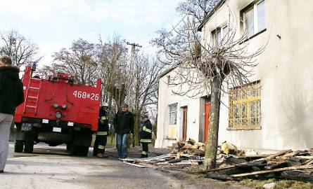 13 osób ewakuowanych z płonącego domu w Chełmcach