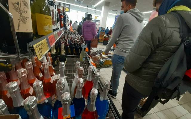 W Krakowie będą się szkolili, jak odpowiedzialnie sprzedawać... alkohol. Będą ćwiczenia umiejętności praktycznych