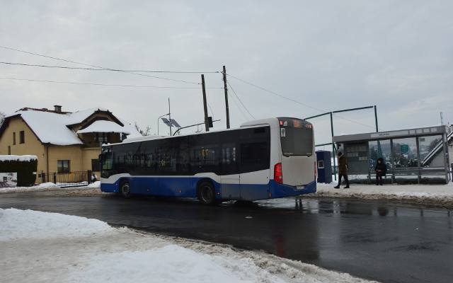 Szykuje się przebudowa pętli w Wieliczce. Jej stan uniemożliwia kursy autobusów przegubowych  