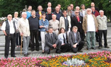 Zaraz po otwarciu wystawy  członkowie RTF-u zrobili sobie zdjęcie grupowe w parku Tadeusza Kościuszki
