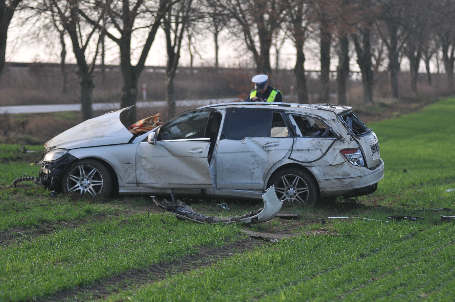 Makabrycznie wyglądający wypadek pod Gorzowem. Mercedes