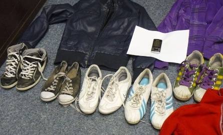 Łupem złodzieja padły buty, kurtki, bluzy i komórka.