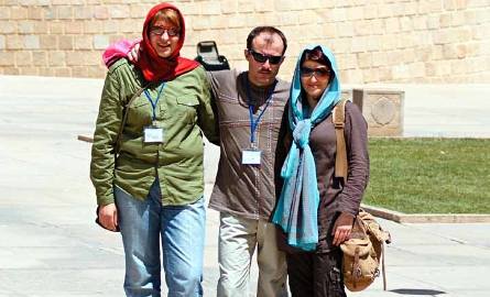 Białostocka ekipa miała okazję zwiedzić zwykle niedostępny Iran. Na zdjęciu od lewej: Jolanta Matejczuk, Bazyli Dawidziuk i Marzena Zubrycka.