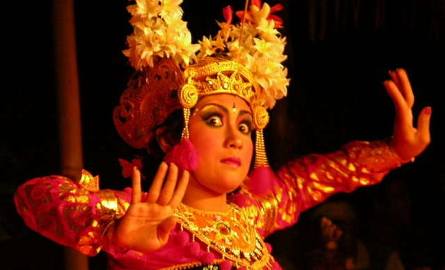Kobiety tańczą na Bali