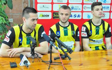 W barwach Siarki Tarnobrzeg zagrają w sobotę nowi zawodnicy, od lewej Radosław Sylwestrzak i Jan Grzesik. Kibicom przypomni się także Jakub Wróbel, który