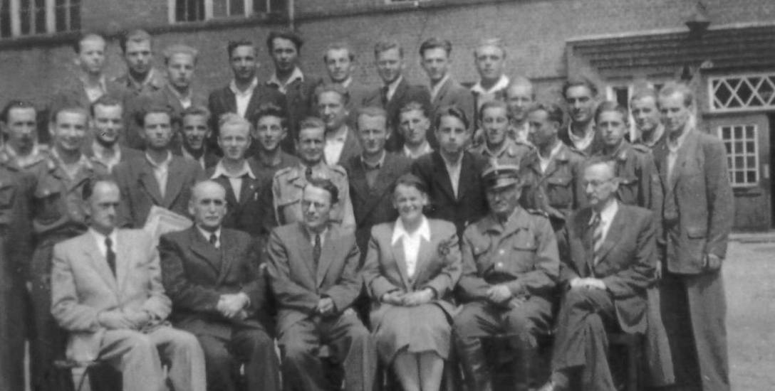 Rok 1950. Spotkanie uczniów liceum mechanicznego z dyrektorem magistrem Edwardem Kulą i gronem pedagogicznym