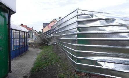 Zniszczone ogrodzenie na rynku w Kargowej (zdjęcia)
