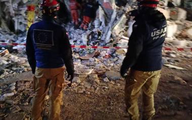 Działania ratowników w Turcji, w miejscach dotkniętych trzęsieniem ziemi.