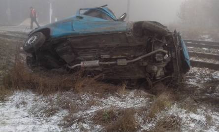 Włoszczowice: Zderzenie auta z pociągiem towarowym w gminie Kije