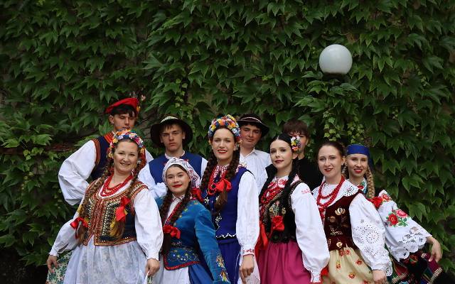 Poznaj kolory Małopolski. Inspiracje folklorem i przegląd mody ludowej: te stroje mają styl! Zobacz!