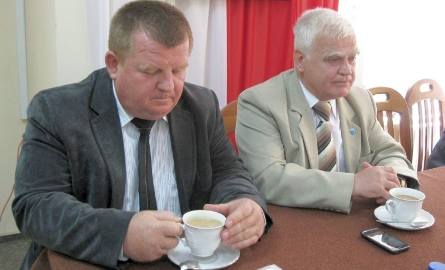 Na pytania odpowiadali Leszek Śmigas (z lewej), dyrektor Zarządu Dróg Powiatowych i Andrzej Matynia, starosta starachowicki.