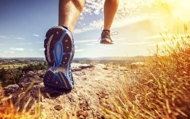 Dobór właściwego obuwia jest bardzo ważny, zarówno dla początkujących, jak i doświadczonych biegaczy