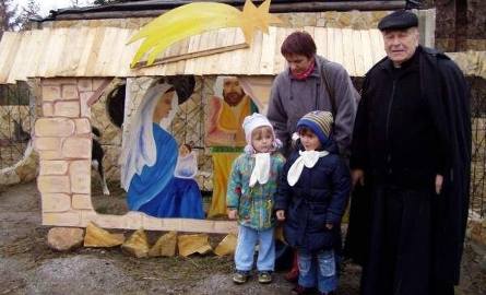 Niespodzianką dla Jadwigi Adamskiej i jej najmłodszych córek była zorganizowana przez nas wizyta u księdza Czesława Wali, kustosza sanktuarium Matki