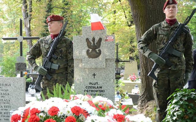 Na cmentarzu Rakowickim w Krakowie odbyła się uroczystość poświęcenia nowych nagrobków powstańców warszawskich
