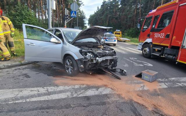 Poważny wypadek dwóch samochodów osobowych na obwodnicy Olkusza. Trzy osoby poszkodowane w szpitalu