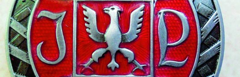 Odznaka 1. Kompanii Kadrowej. W trakcie I wojny światowej oznaczała udział w walce w polskich szeregach od pierwszych dni konfliktu. W powojennej Polsce