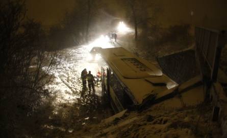 Wypadek autokaru pod Chojnicami. 3 osoby trafiły do szpitala