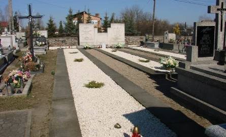 Na głowaczowskim cmentarzu zachowało się wiele cennych nagrobków z XIX wieku i pierwszej połowy XX wieku.