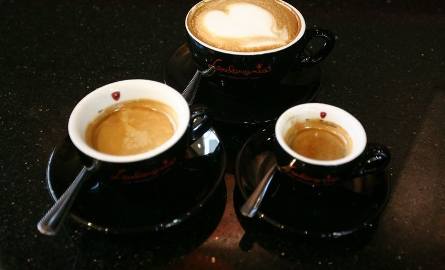 Do najchętniej zamawianych kaw w Lodomanii należą: Espresso i Cappuccino.