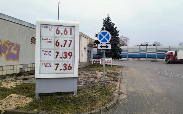 Nowy tydzień lutego na stacjach paliw szykuje się jeszcze droższy niż poprzedni. W niektórych miejscach paliwa są po 7,30 zł za litr