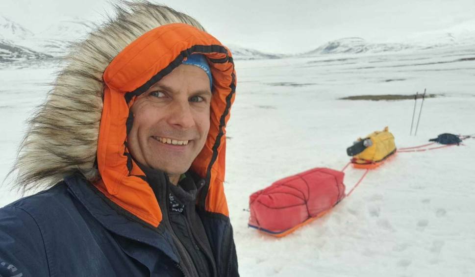Film do artykułu: Dwanaście razy okrążył świat. Dzisiaj Piotr Śliwiński z okolic Przemyśla chce wejść najwyższy szczyt Spitsbergenu [ZDJĘCIA]