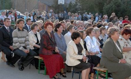 W szkolnej uroczystości wzięło udział wielu mieszkańców Gorzyc i pobliskich miejscowości.