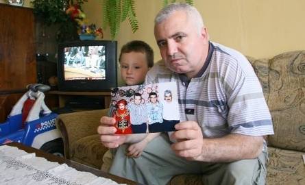 Ahmad Fares, Palestyńczyk z Libanu, od kilkunastu lat mieszka w Kielcach. W Libanie ma mamę i pięciu braci, do których nie może się dodzwonić. Ahmad