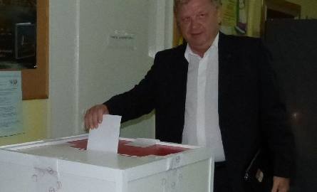 Poseł Jarosław Rusiecki na głosowanie dotarl dopiero wieczorem.
