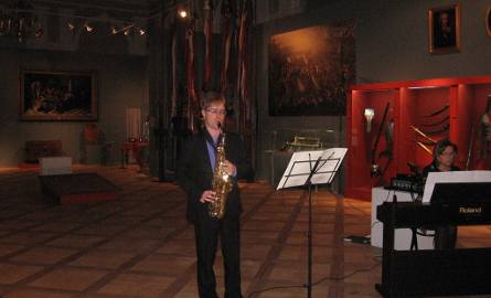 Piotr Wysocki, nauczyciel, grał na saksofonie