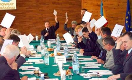 Tylko jeden z radnych powiatu niżańskiego głosował przeciw absolutorium dla Zarządu Powiatu.