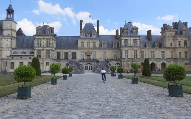 Nie tylko Paryż! 7 nieoczywistych miejsc na wakacje we Francji, które polecają sami turyści