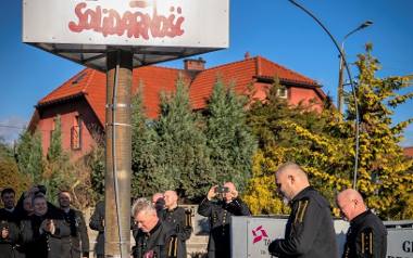 Rada Miejska w Brzeszczach uroczyście nadała rondu na skrzyżowaniu ulic Ofiar Oświęcimia, Dworcowej i Turystycznej imię NSZZ Solidarność