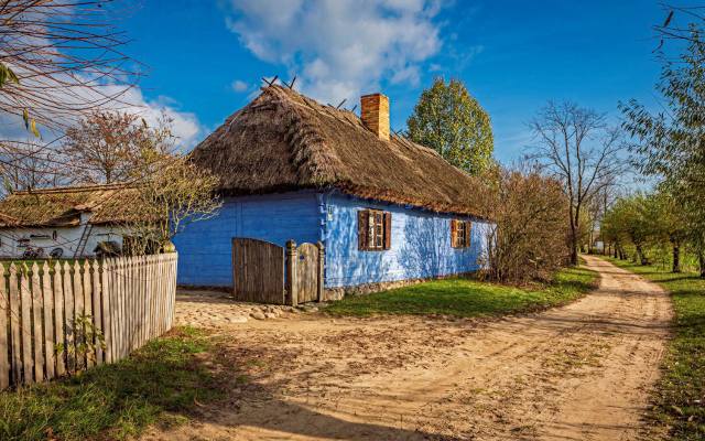 9 najpiękniejszych skansenów wiejskich w Polsce. Lipce Reymontowskie i inne miejsca niczym z „Chłopów