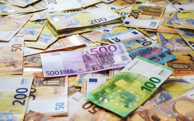 Waluta euro nie tylko w Europie. Gdzie obowiązuje euro i jaka jest jego historia?