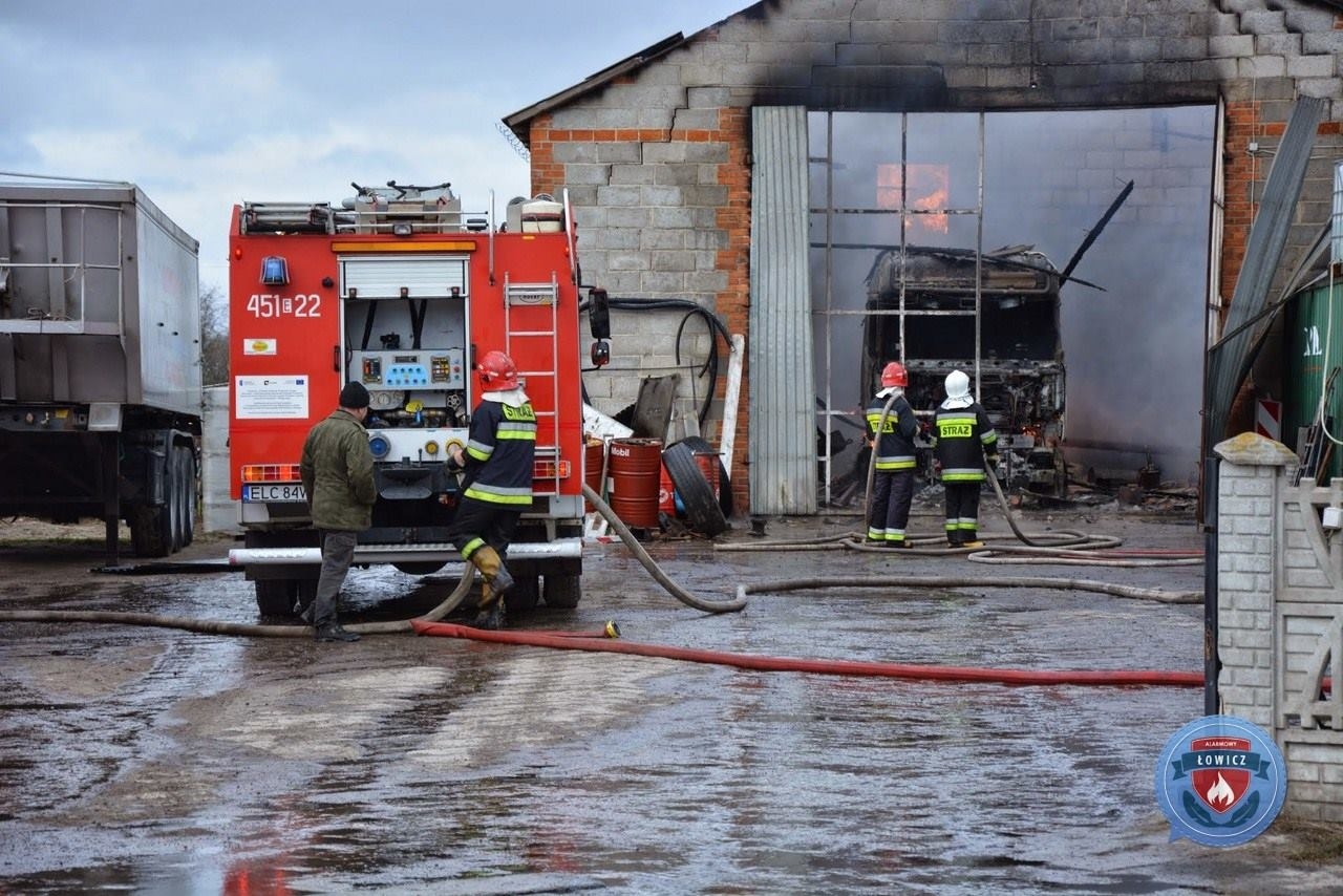 W akcji gaśniczej wzięło udział 128 strażaków z jednostek PSP i OSP z powiatu łowickiego