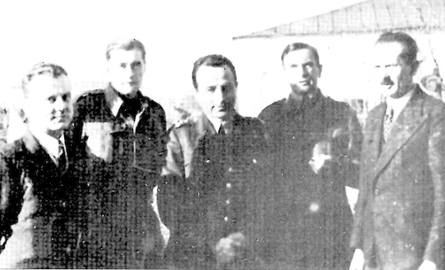 Buzułuk, ZSRR. Od lewej: Michał Rola-Żymierski, Stanisław Stroński, płk. Józef Spychalski, Stanisław Strumph Wojtkiewicz i Antoni Iglewski.