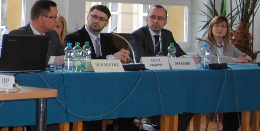 Marek Redecki (drugi od lewej), radca prawny magistratu.