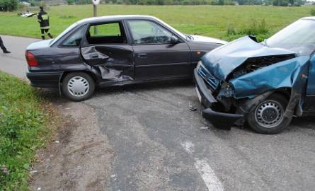Jedna osoba ranna, dwa samochody rozbite (zdjęcia)