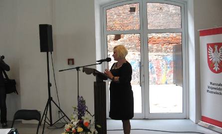 Dyrektorzy  mówili o swoich placówkach - IIona Jaroszek-Nowak, dyrektor skansenu, –zaprezentowała   Muzeum Wsi Radomskiej.