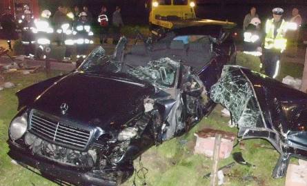 Śmiertelny wypadek w Bodzentynie! Nie żyje kierowca mercedesa 
