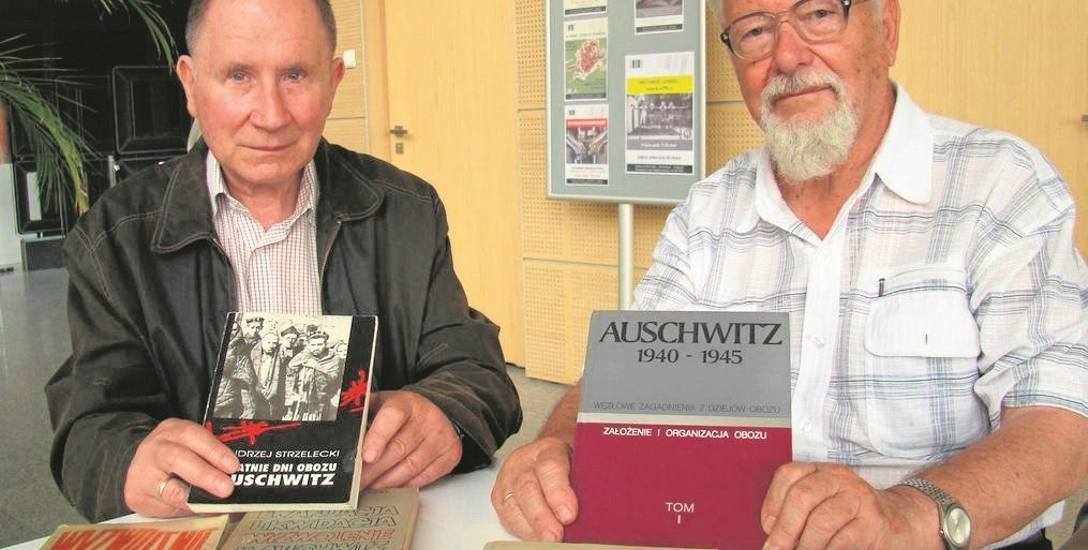 Andrzej Strzelecki (od lewej) i Franciszek Piper, byli pracownicy Muzeum przez wiele lat zajmowali się historią KL Auschwitz. Efektem są liczne publikacje