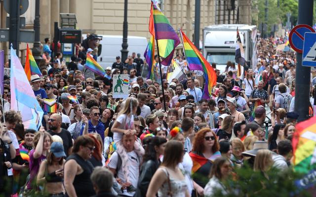 Po raz dwudziesty Marsz Równości idzie ulicami Krakowa. Pierwszy raz z udziałem prezydenta miasta. Zdjęcia