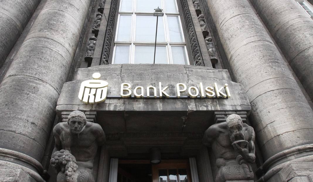 Gmach banku PKO BP przy Kościuszki w Łodzi jest na sprzedaż [ZDJĘCIA]