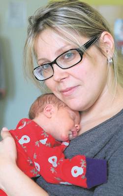 Dominika Kocoń, mama Wiktorka śmieje się, że syn spieszył się, żeby zostać prezentem pod choinkę. Urodził się w 32 tygodniu ciąży. Pierwsze dni życia